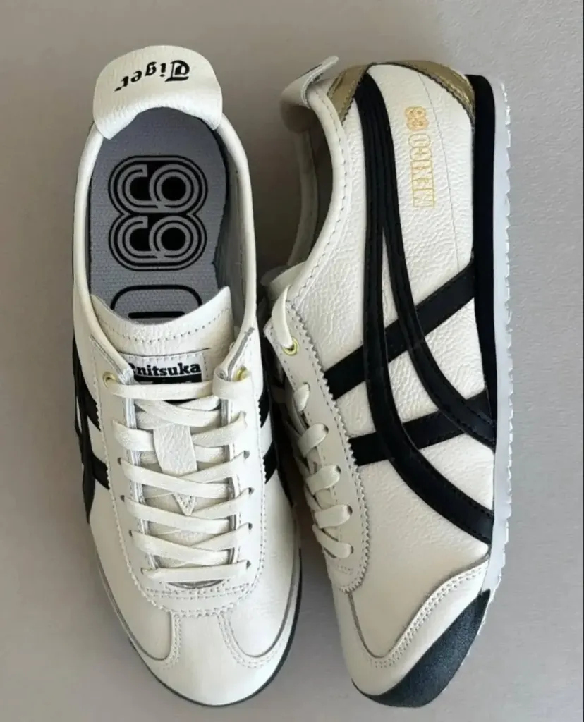 ONITSUKA TIGER CLASSIC WHITE WITH BLACK STRIPES THIRFT SNEAKER
